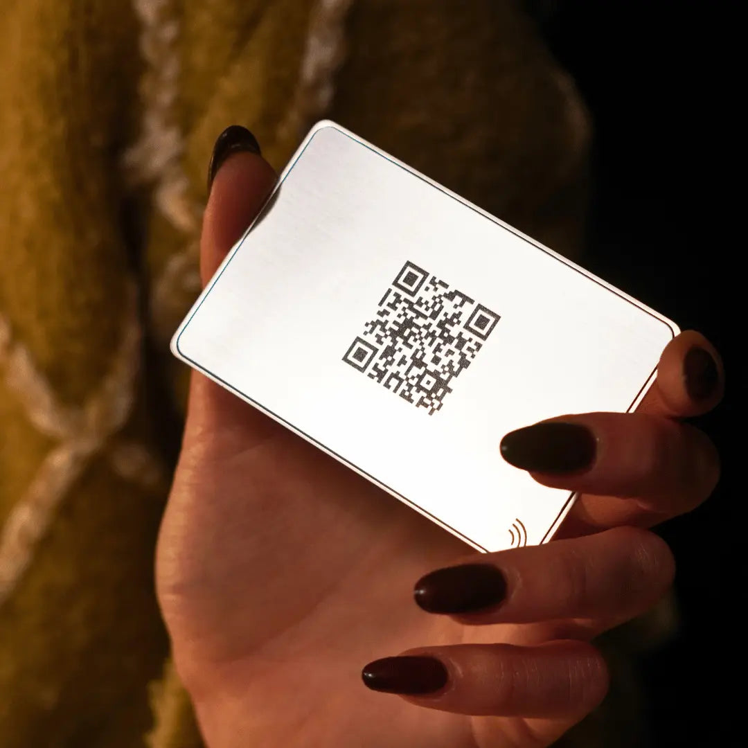 Silver metal digital business card with NFC and QR on the back #color_silver